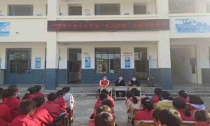 民警普法进校园 向欺凌勇说“不”