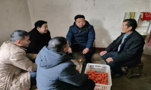 溆浦县库区移民事务中心开展慰问困难家庭活动