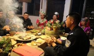 “火塘夜校”传递党的二十大“好声音”