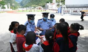 花桥坝边境检查站开展“反电信网络诈骗法”进校园活动