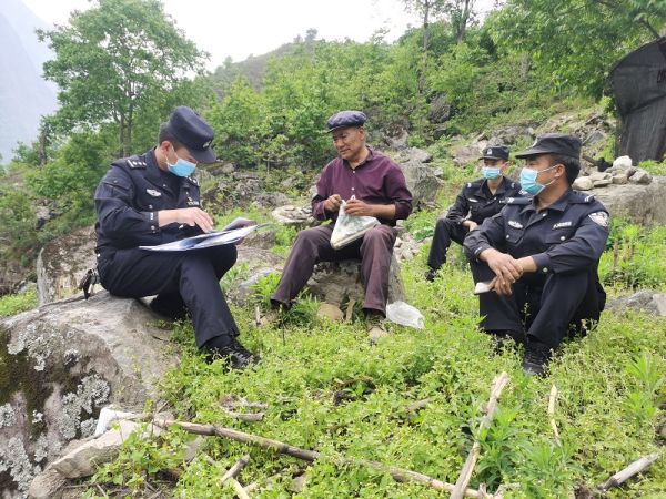 古登边境派出所扎实开展入户走访宣传活动 (2).jpg