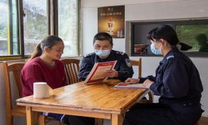 “双语”宣讲 让传递党的声音更接地气