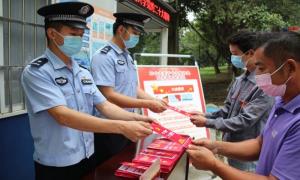 移民警察变身“小喇叭” 党的二十大声音一线传