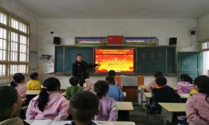 支教民警与山区学生们的宪法课