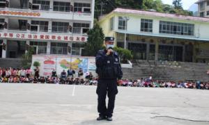 石月亮边境派出所开展法制安全宣传进校园活动