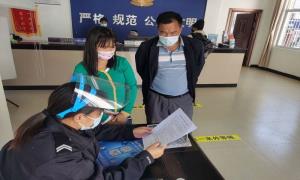 古登边境派出所利用户政窗口开展户籍新政宣讲活动
