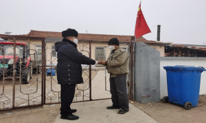 小小身份证 深深警民情