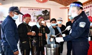 防疫又暖心！守边民警给群众免费送“大锅药”