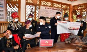 双语宣讲进村寨 让党的二十大精神 “飞入寻常百姓家”