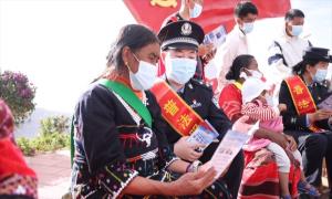 “宪法”宣传进校园进村寨 警民同心守边疆