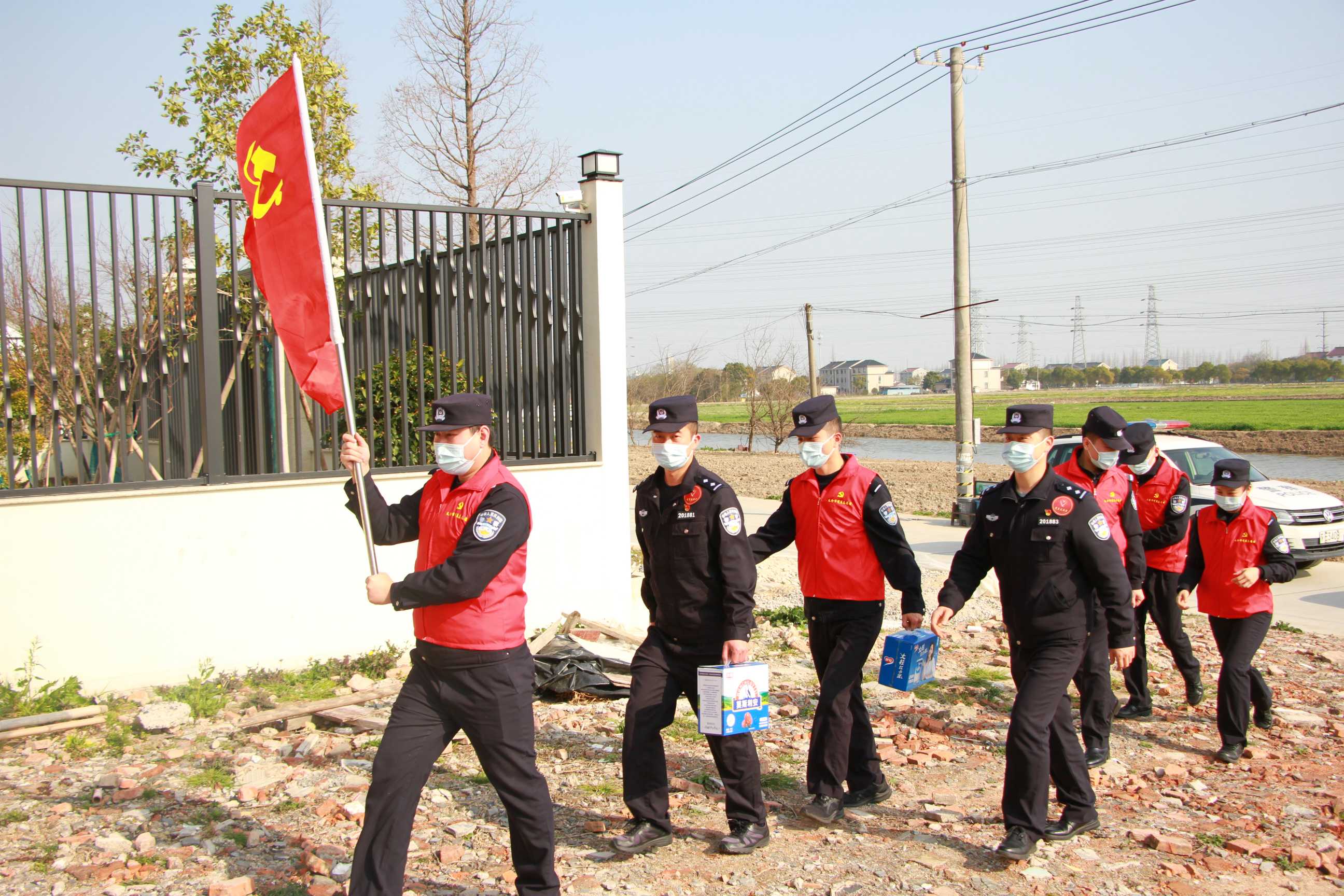 太仓出入境边防检查站开展“践行雷锋精神 弘扬传统美德”主题活动 (1).jpg