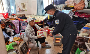 践行雷锋精神 诠释为民情怀