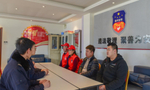 学雷锋!“三警”在行动