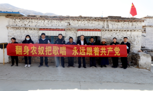 移民管理警察与驻地企业联合开展百万农奴解放纪念日走访慰问活动