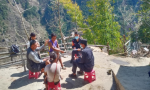 子里甲边境派出所开展“法治宣传进村组”普法活动