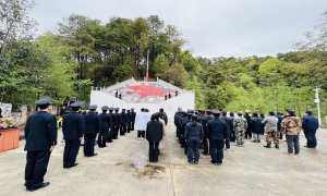祭奠戍边英烈 不忘红色历史