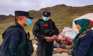 吾巴勒边境派出所深入牧区开展边境法律法规宣传活动