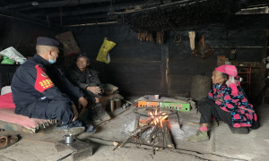 子里甲边境派出所开展“我向群众汇报”入户走访活动