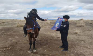 塔城南湖边境派出所民警深入辖区宣传“边境通行证网上办理”工作