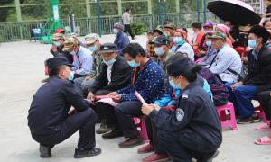 石月亮边境派出所集中开展预防“养老诈骗”宣传活动