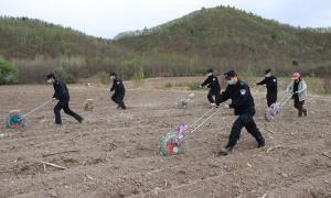 民警助农忙春耕 排忧解困鱼水情