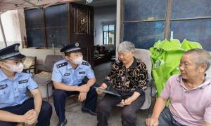 花桥坝边境检查站开展老人防诈骗宣传活动