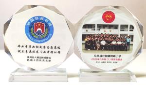 青春毕业季,皇岗出入境边防检查站民警为云南孩子送特殊礼物