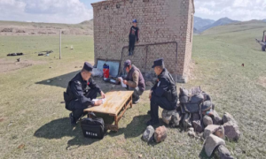 喀拉也木勒边境派出所民警走村入户开展法制宣传