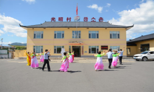 开山屯边境派出所联合辖区群众开展庆祝延边州成立70周年活动