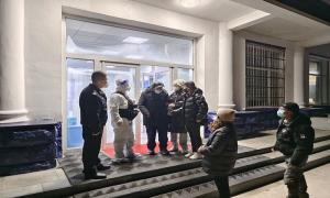 寒冬暖人心，移民管理警察暖心救助走失老人