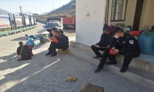 洛本卓边境派出所开展“110宣传日”活动