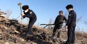 节日祝福屯年货 民警助困暖人心