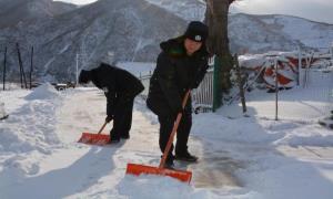 芦果边境派出所节日清雪暖人心