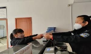 片马边境派出所办结首例首次申领居民身份证异地办理业务