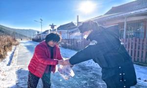 春节慰问送关怀 岁寒情暖暖民心