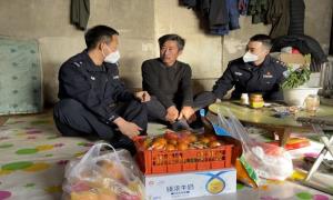 春化边境派出所开展新春佳节慰问辖区困难群众活动