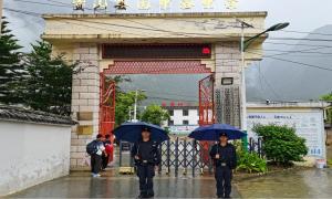 站好“护学岗” 当好平安校园“守护人”