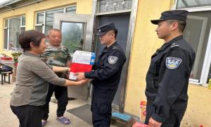 节日慰问送真情 关心关爱暖民心