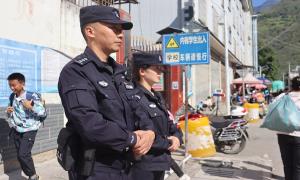 守护校园平安路 初冬“警色”别样浓