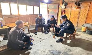 户政宣传进村寨 精准服务零距离