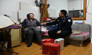 慰问抗美援朝遗孀 提前送去元旦祝福