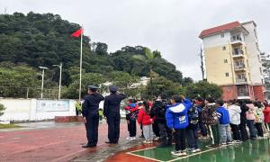 宪法进校园 法治伴成长