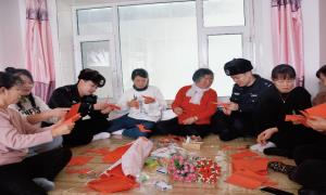 警民巧手剪纸迎新年
