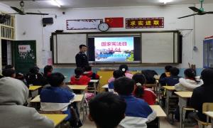 皇岗出入境边防检查站驻村支教民警开展宪法日普法宣传活动