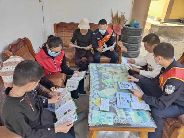 走村入户普法宣传 (2).jpg