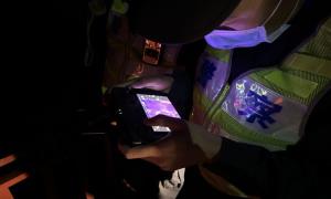 无人机热成像、警犬循味、巡逻车喊话，民警荒野硬核找人