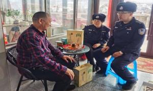 弘扬雷锋精神 传承敬老美德