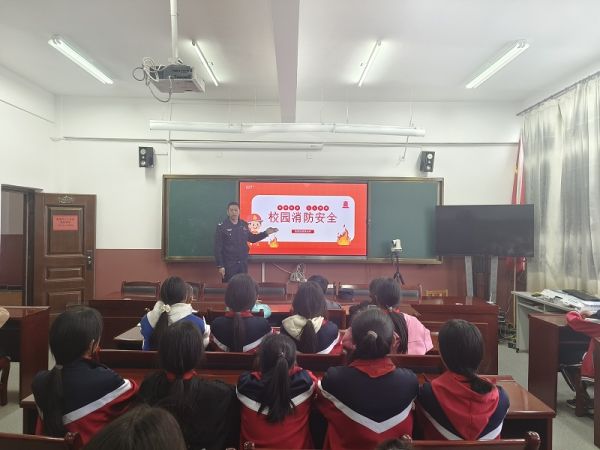 鲁掌边境派出所开展“开学第一课”系列活动进校园2.jpg