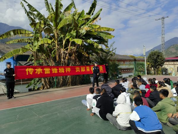 爱在春日学雷锋 (2).jpg