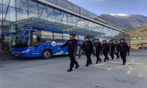 “五一小长假”  移民警察“不打烊”
